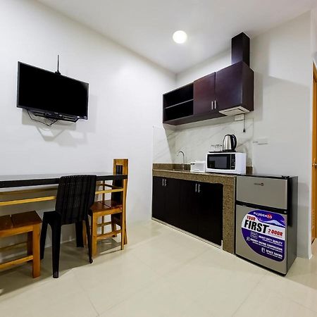 Oyo 848 Dona Aurora Condotel Кесон Сити Екстериор снимка