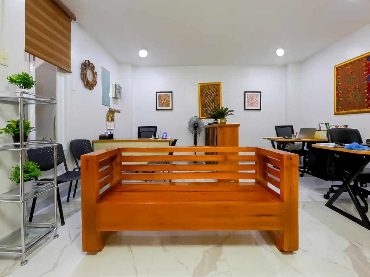 Oyo 848 Dona Aurora Condotel Кесон Сити Екстериор снимка
