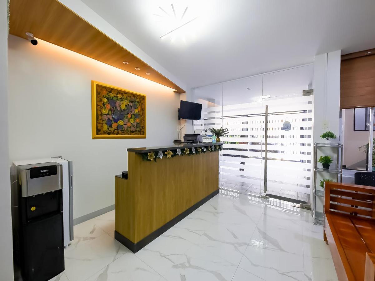 Oyo 848 Dona Aurora Condotel Кесон Сити Екстериор снимка