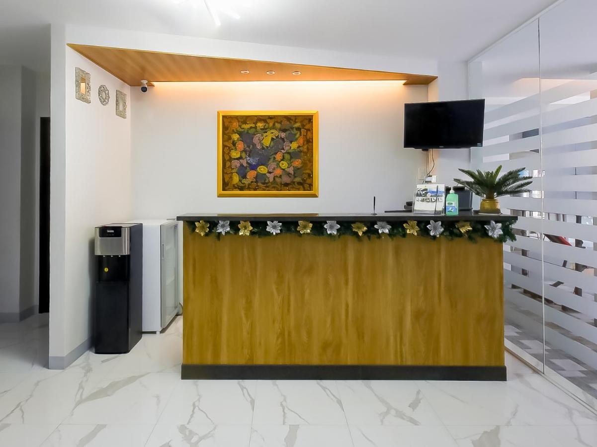 Oyo 848 Dona Aurora Condotel Кесон Сити Екстериор снимка