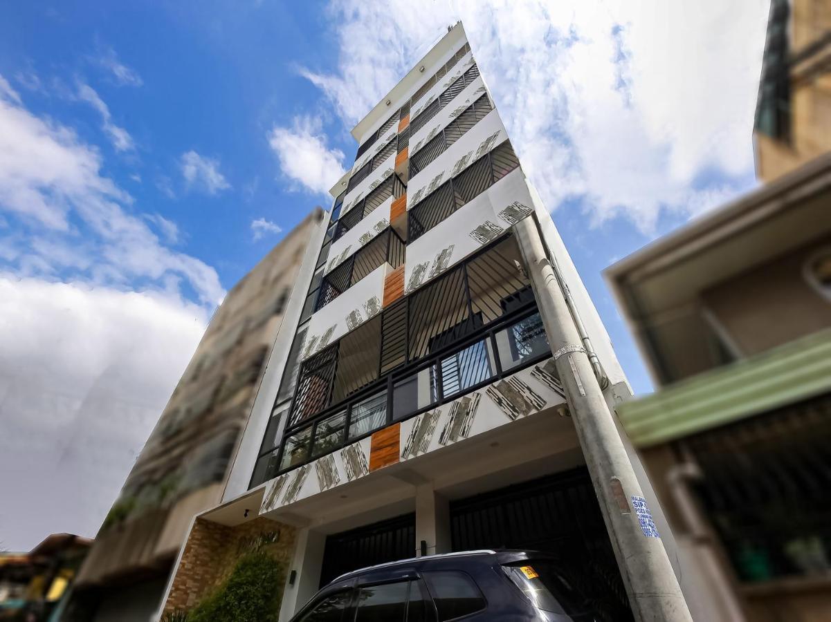 Oyo 848 Dona Aurora Condotel Кесон Сити Екстериор снимка