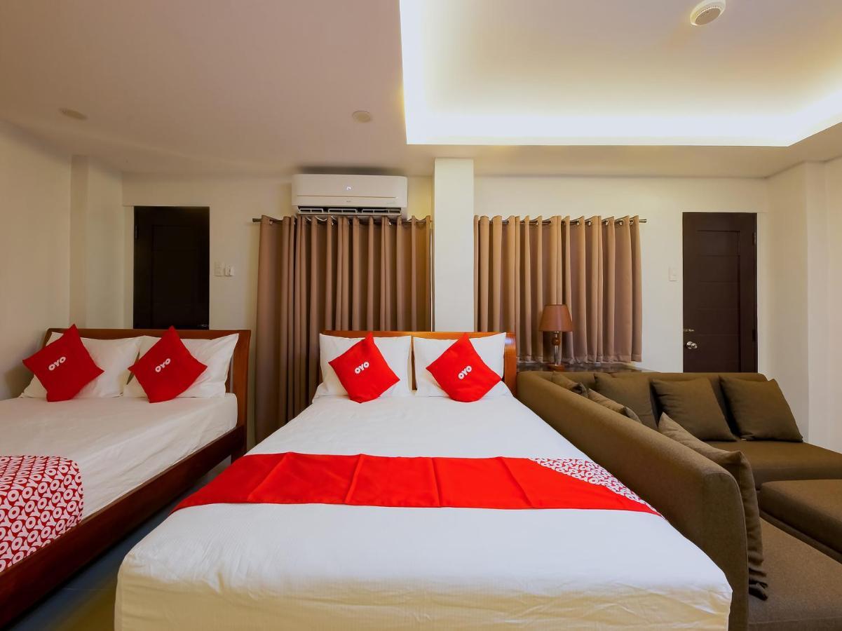 Oyo 848 Dona Aurora Condotel Кесон Сити Екстериор снимка