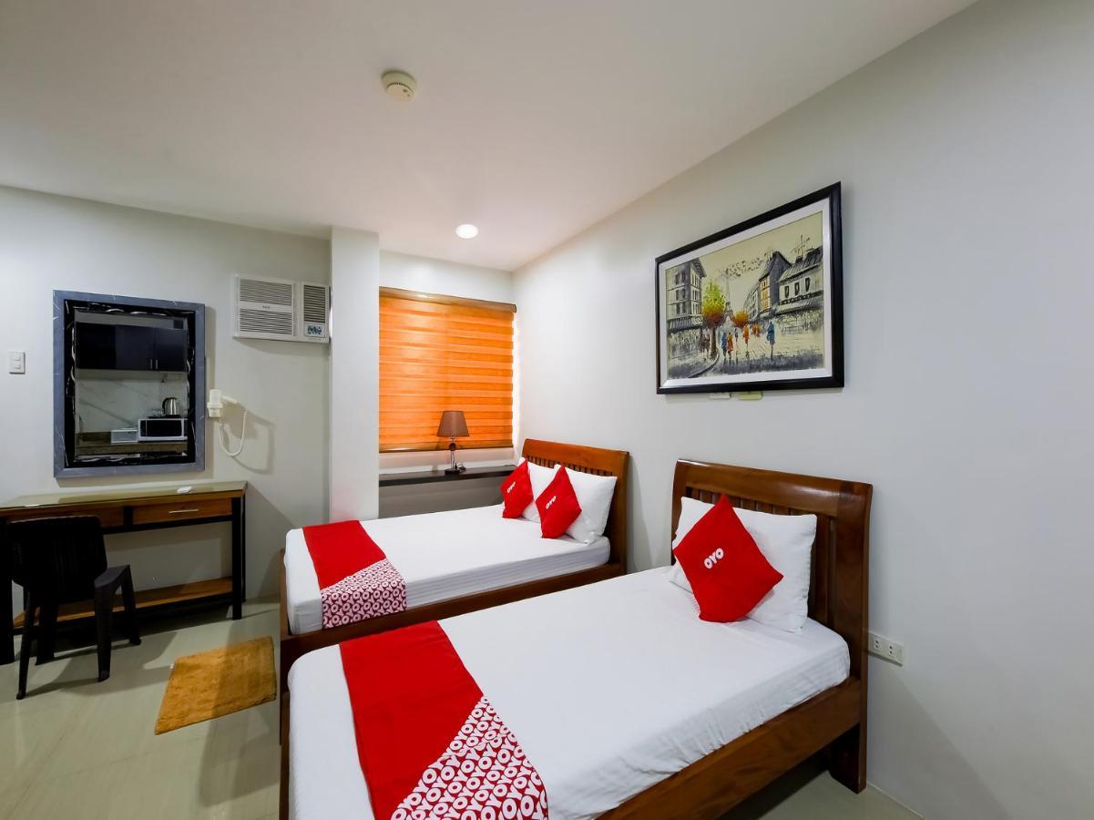 Oyo 848 Dona Aurora Condotel Кесон Сити Екстериор снимка