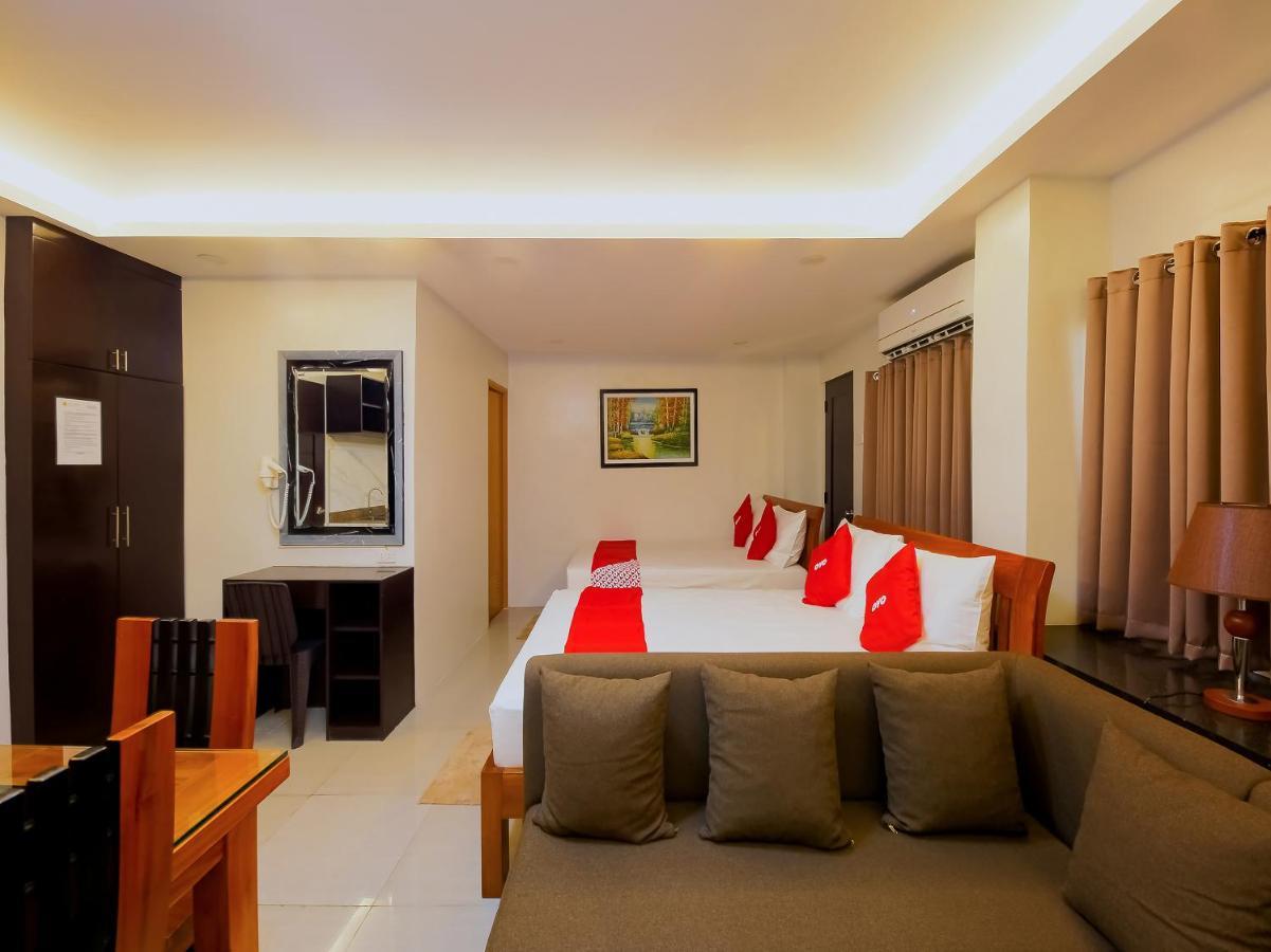 Oyo 848 Dona Aurora Condotel Кесон Сити Екстериор снимка