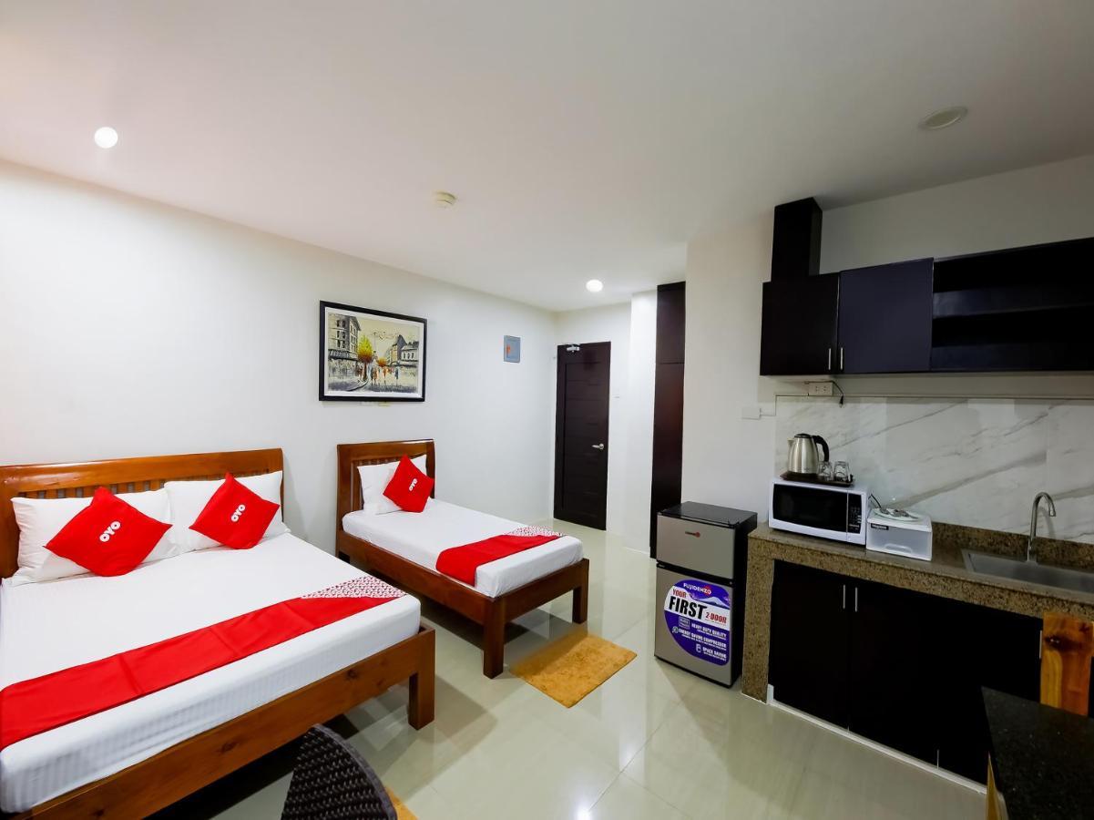 Oyo 848 Dona Aurora Condotel Кесон Сити Екстериор снимка