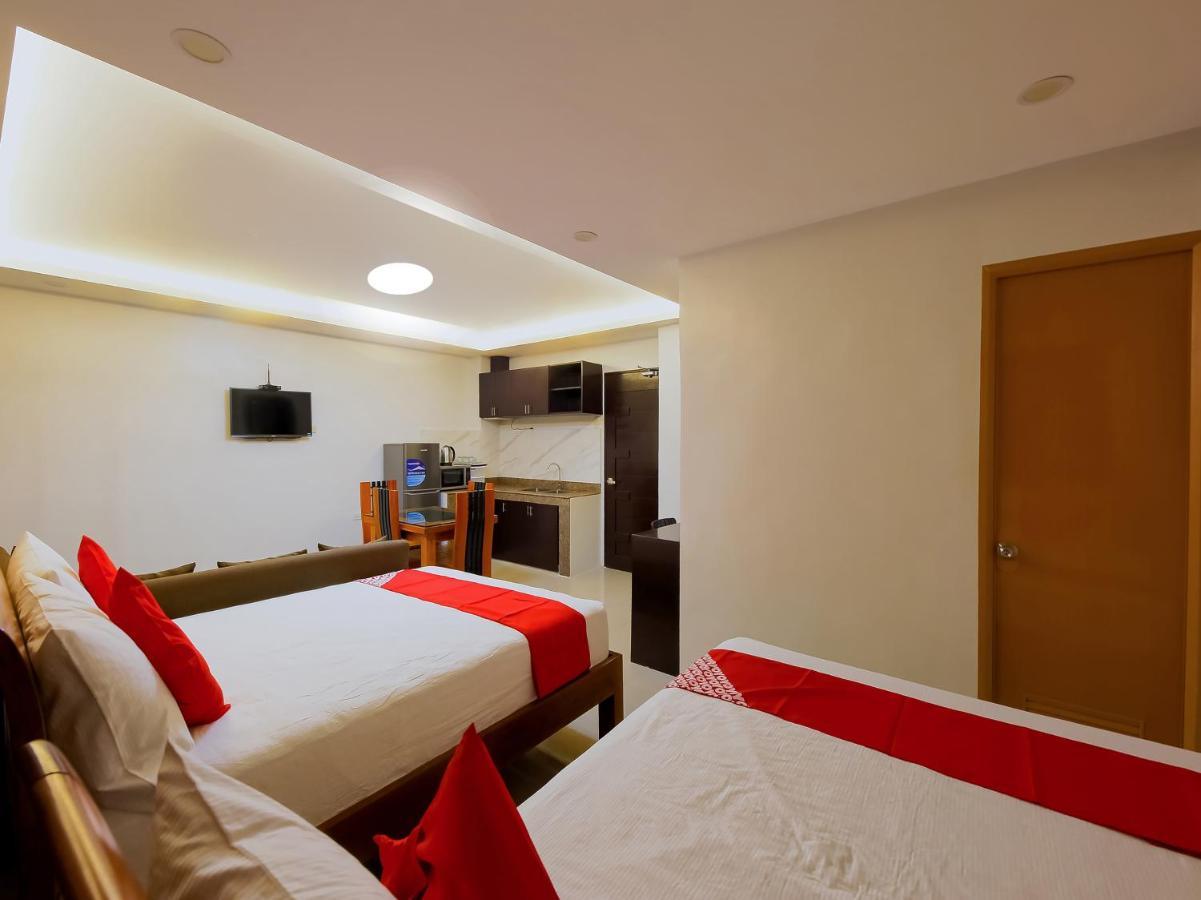 Oyo 848 Dona Aurora Condotel Кесон Сити Екстериор снимка