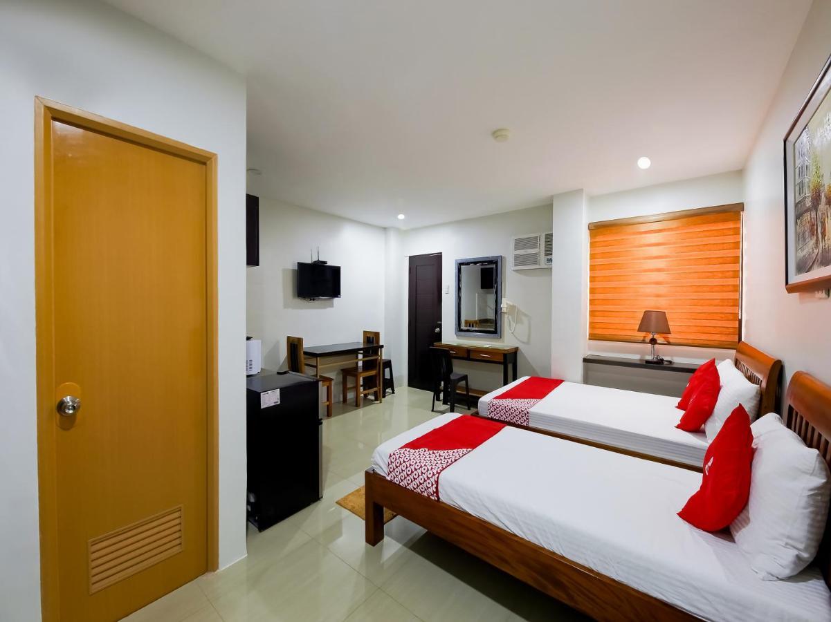 Oyo 848 Dona Aurora Condotel Кесон Сити Екстериор снимка