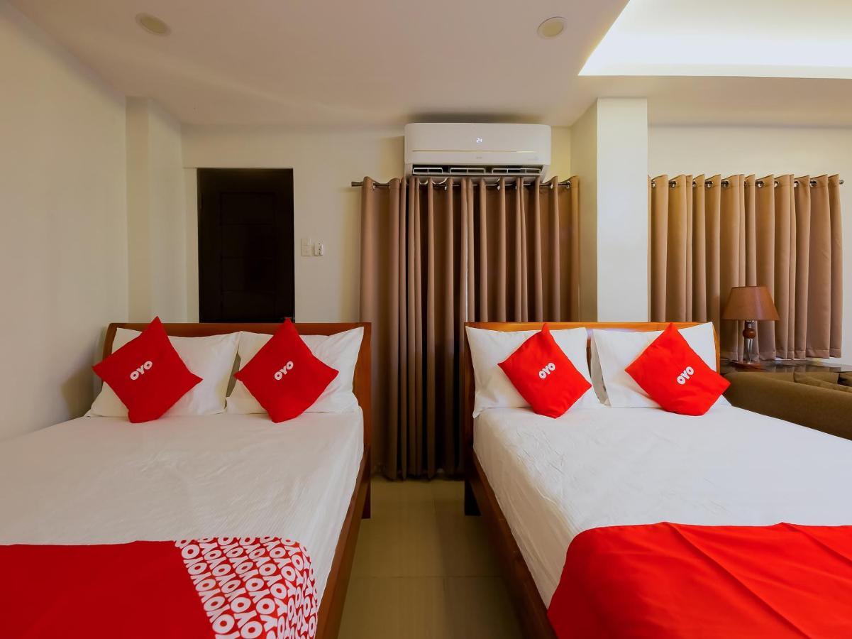 Oyo 848 Dona Aurora Condotel Кесон Сити Екстериор снимка