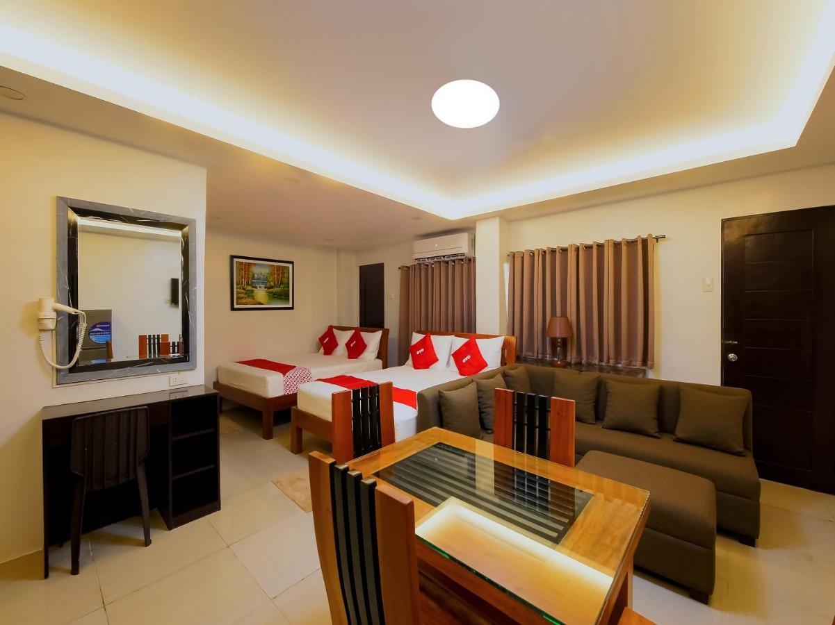 Oyo 848 Dona Aurora Condotel Кесон Сити Екстериор снимка