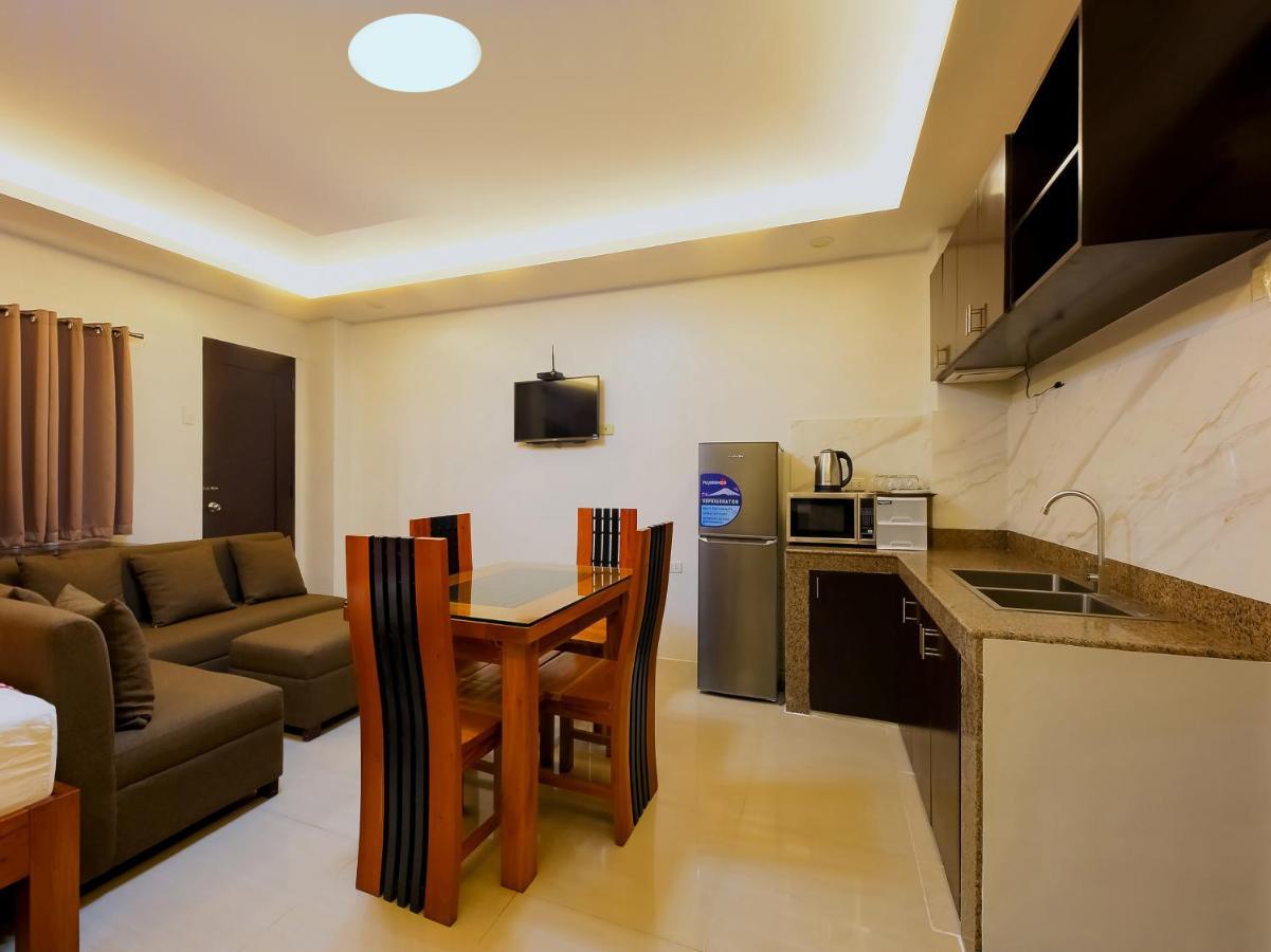 Oyo 848 Dona Aurora Condotel Кесон Сити Екстериор снимка