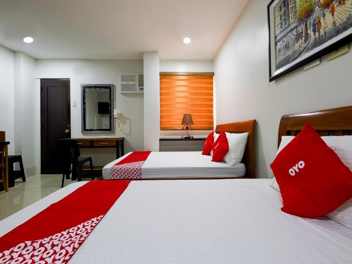 Oyo 848 Dona Aurora Condotel Кесон Сити Екстериор снимка