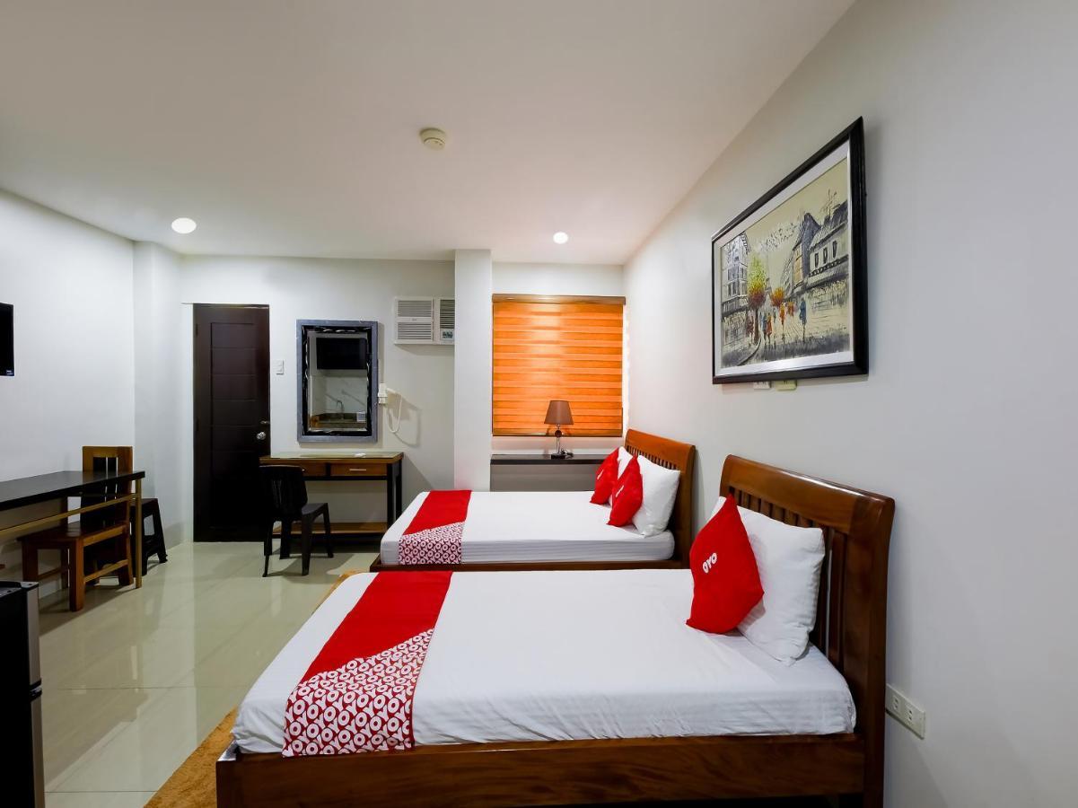 Oyo 848 Dona Aurora Condotel Кесон Сити Екстериор снимка
