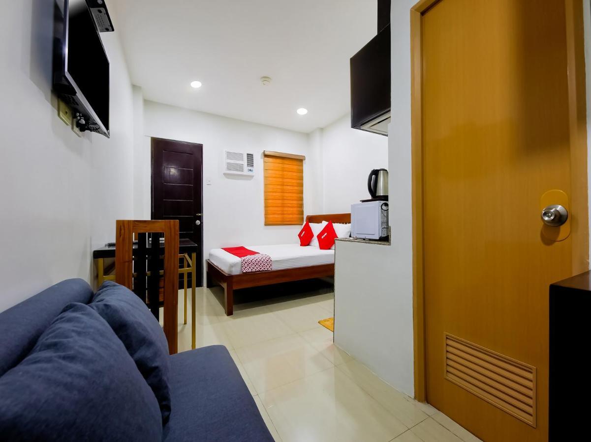 Oyo 848 Dona Aurora Condotel Кесон Сити Екстериор снимка