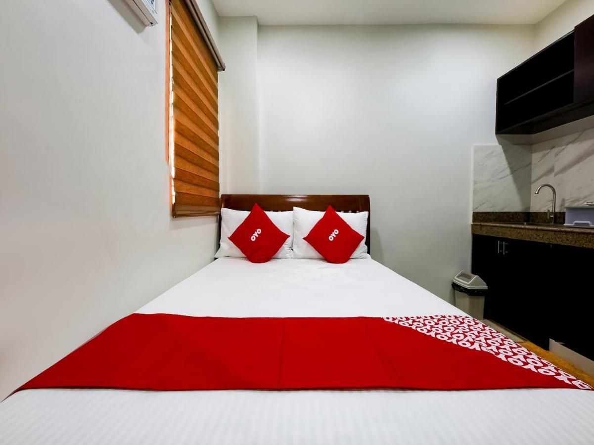 Oyo 848 Dona Aurora Condotel Кесон Сити Екстериор снимка