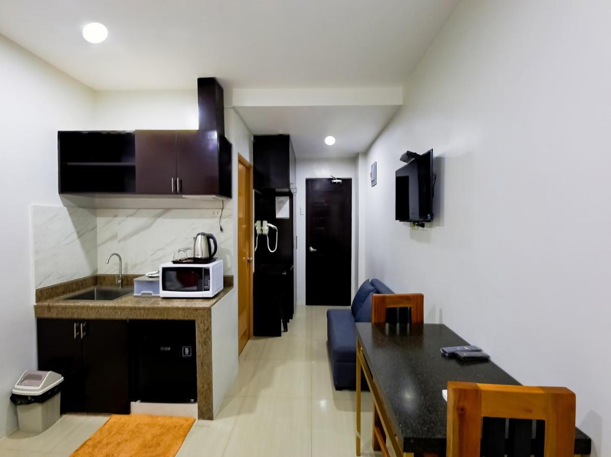 Oyo 848 Dona Aurora Condotel Кесон Сити Екстериор снимка