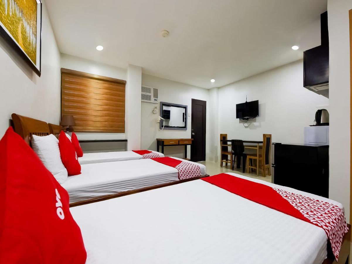 Oyo 848 Dona Aurora Condotel Кесон Сити Екстериор снимка