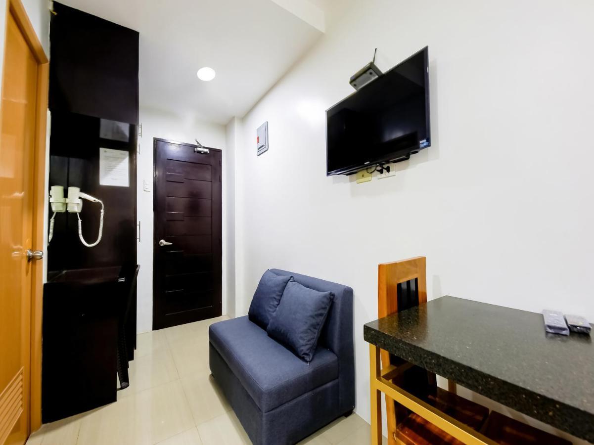 Oyo 848 Dona Aurora Condotel Кесон Сити Екстериор снимка