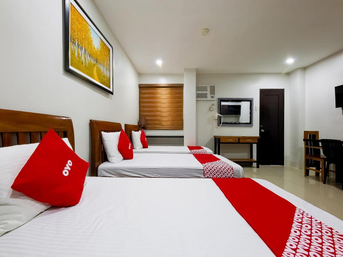 Oyo 848 Dona Aurora Condotel Кесон Сити Екстериор снимка