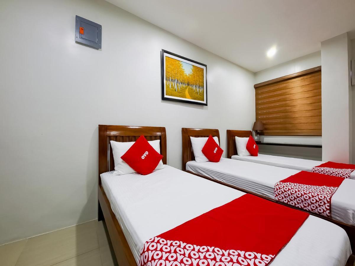 Oyo 848 Dona Aurora Condotel Кесон Сити Екстериор снимка
