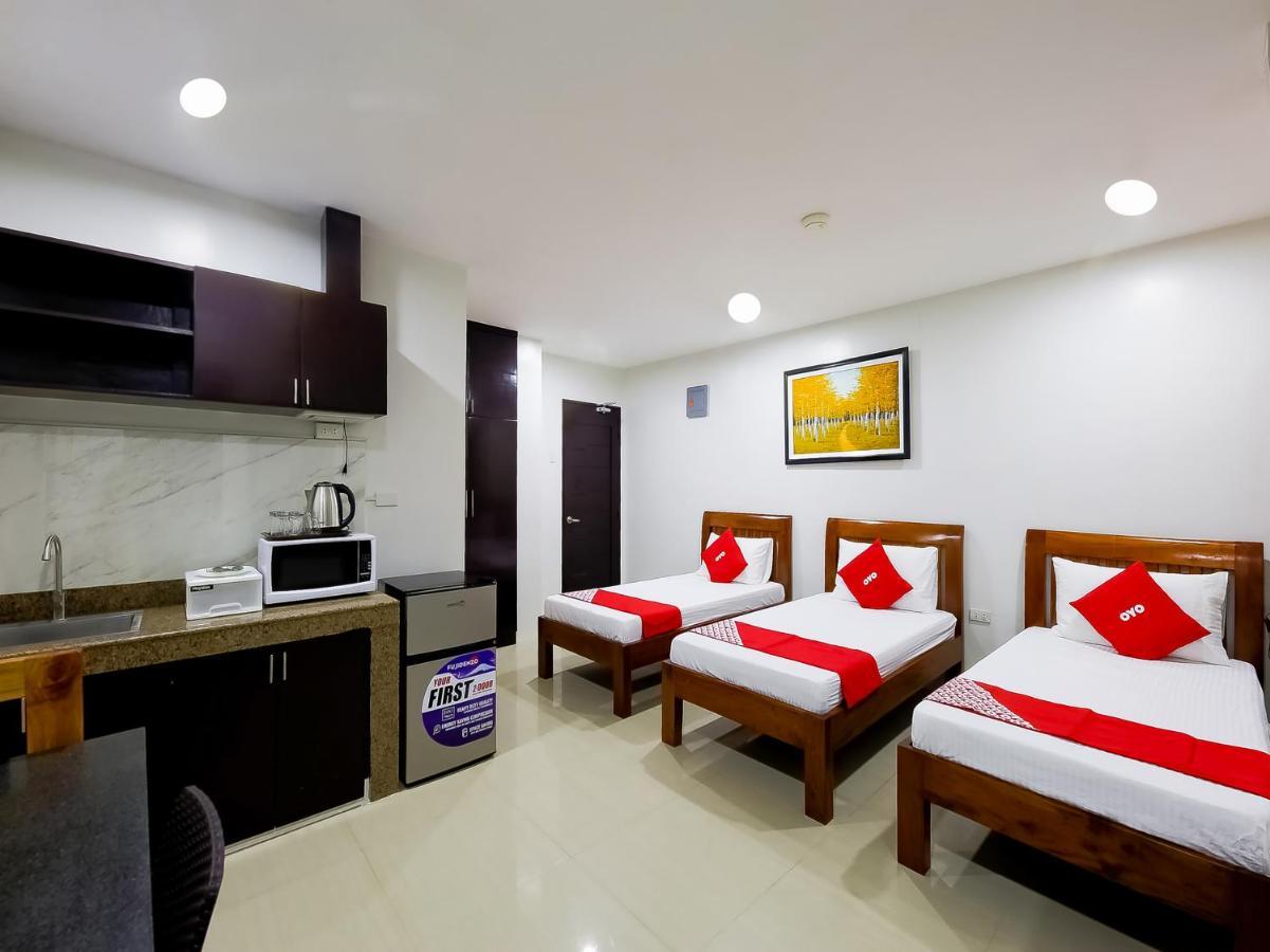 Oyo 848 Dona Aurora Condotel Кесон Сити Екстериор снимка
