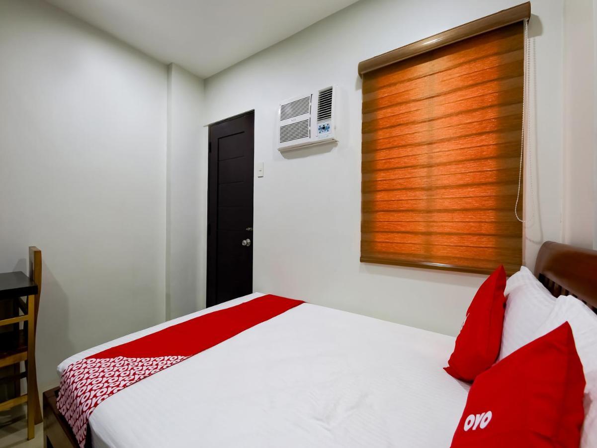 Oyo 848 Dona Aurora Condotel Кесон Сити Екстериор снимка