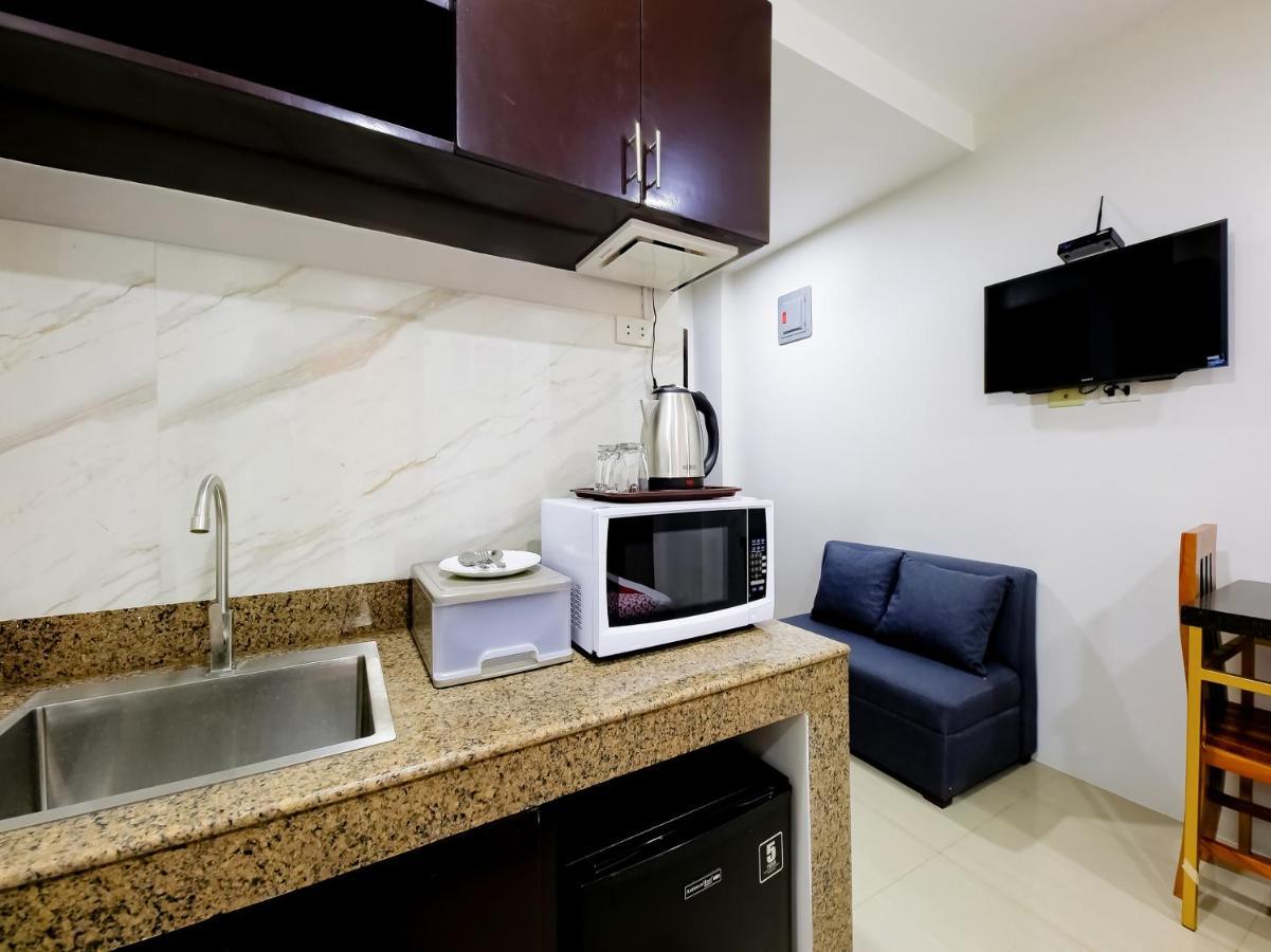 Oyo 848 Dona Aurora Condotel Кесон Сити Екстериор снимка