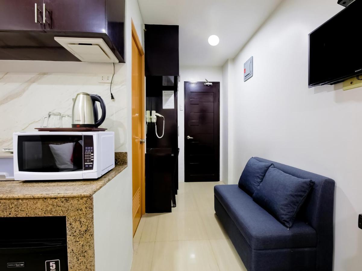 Oyo 848 Dona Aurora Condotel Кесон Сити Екстериор снимка