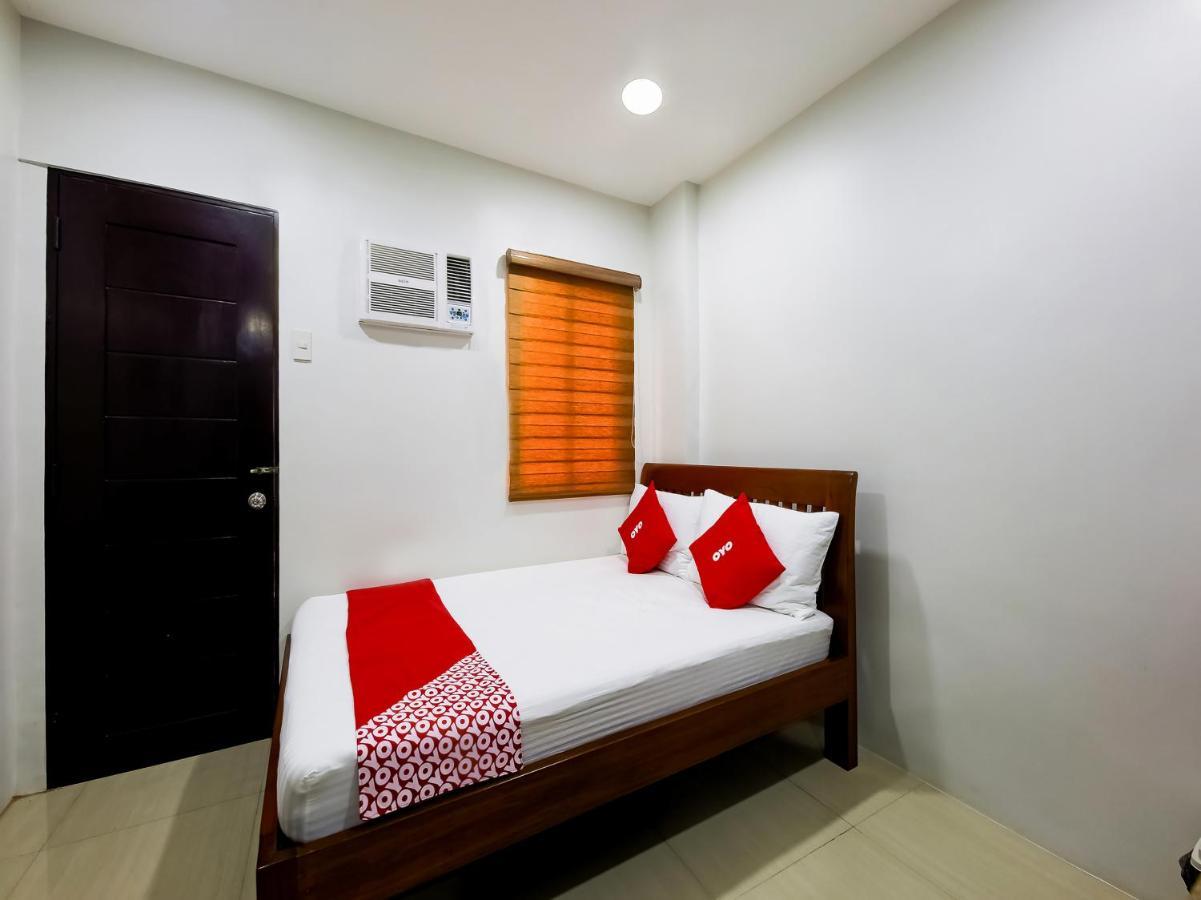 Oyo 848 Dona Aurora Condotel Кесон Сити Екстериор снимка