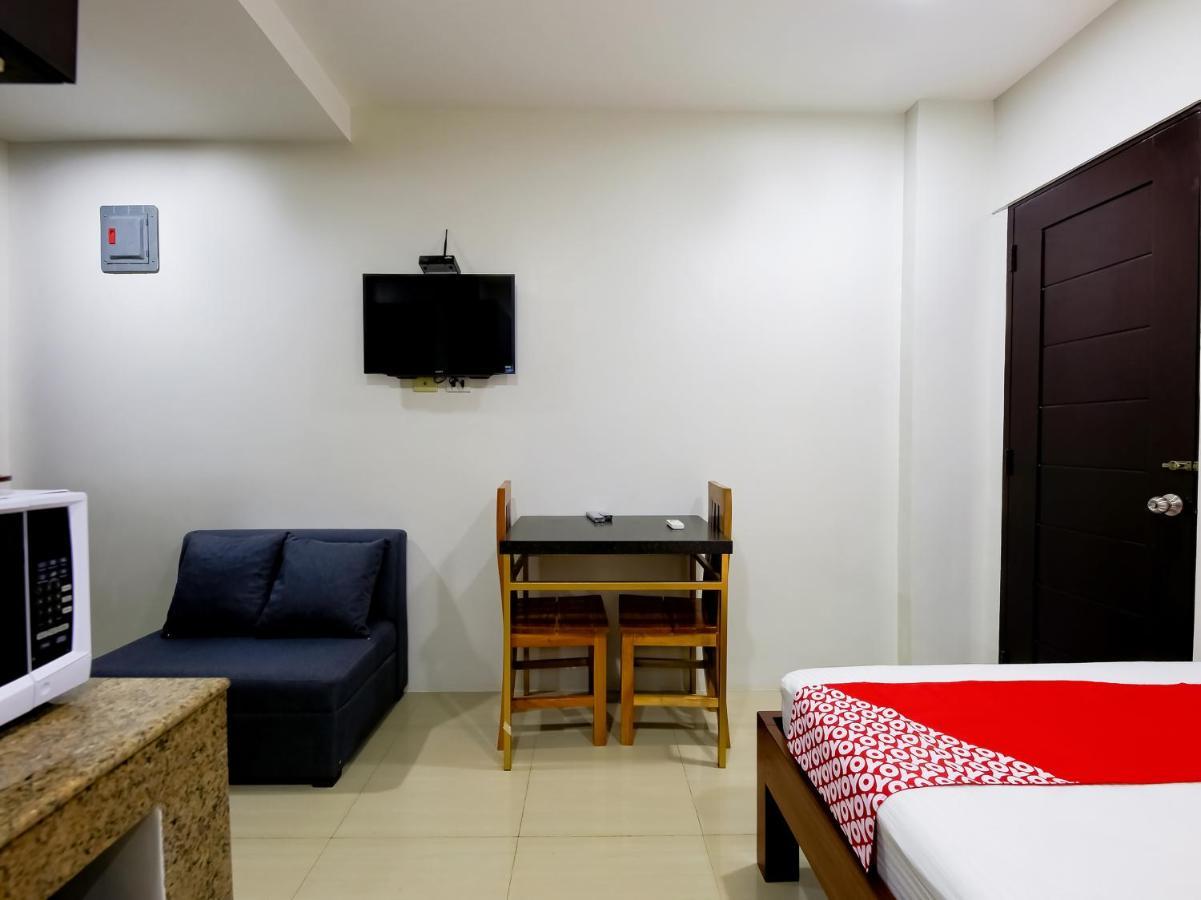 Oyo 848 Dona Aurora Condotel Кесон Сити Екстериор снимка