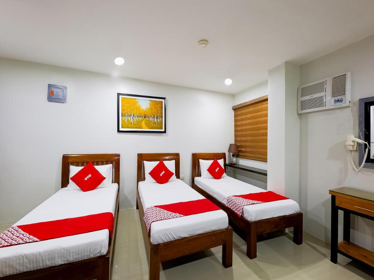 Oyo 848 Dona Aurora Condotel Кесон Сити Екстериор снимка