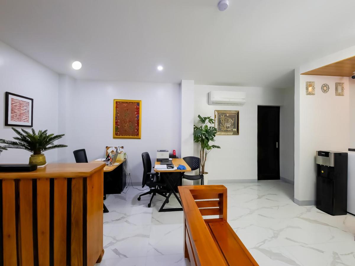 Oyo 848 Dona Aurora Condotel Кесон Сити Екстериор снимка