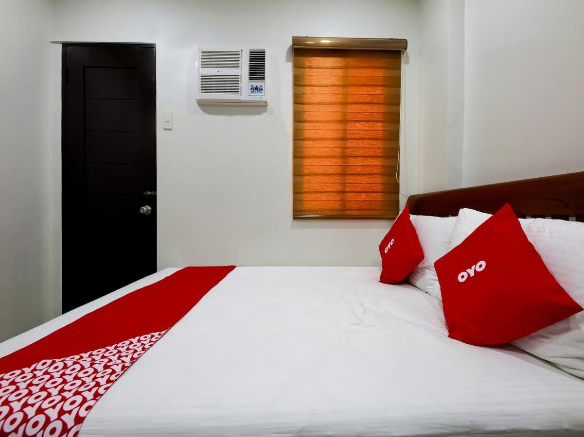Oyo 848 Dona Aurora Condotel Кесон Сити Екстериор снимка