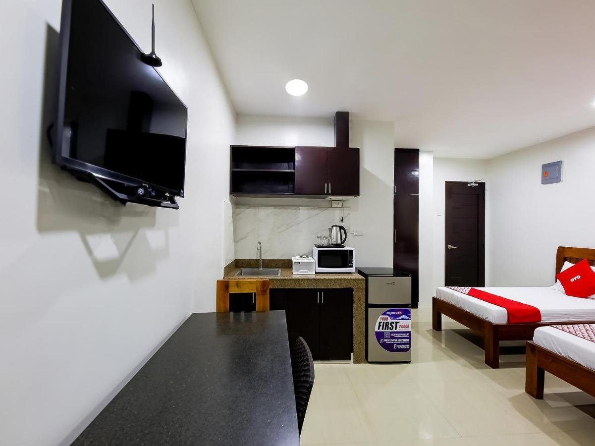 Oyo 848 Dona Aurora Condotel Кесон Сити Екстериор снимка